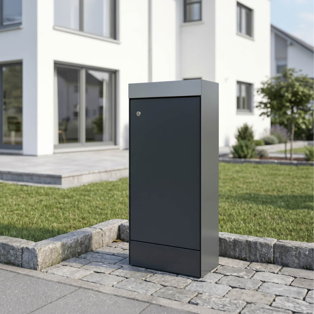 Paketbox hinter dem Haus
