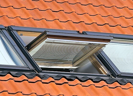 Dachfenster mit Raffrollo Dachfenster mit Raffrollo