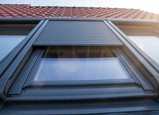 Dachfenster mit Rollladen Solar