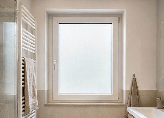WinDowSys Kunststofffenster mit Milchglas WinDowSys Kunststofffenster mit Milchglas