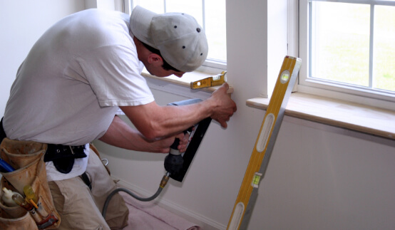 Fensterbank innen nach Maß richtig einbauen