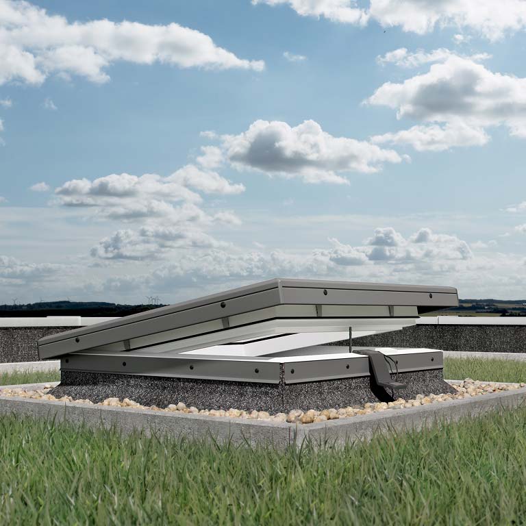 Flachdachfenster elektrisch mit begrüntem Flachdach