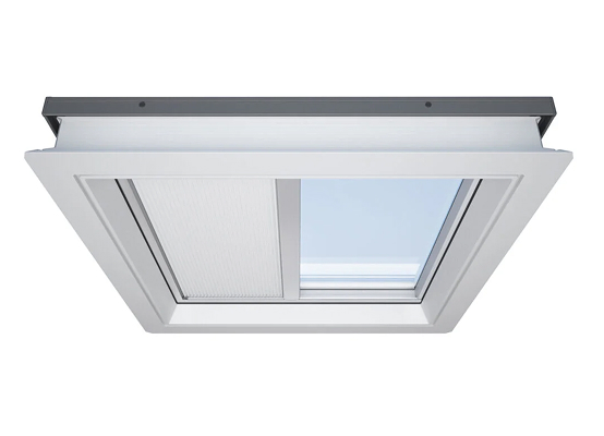 Flachdachfenster Innenbeschattung in Weiß Flachdachfenster Innenbeschattung in Weiß