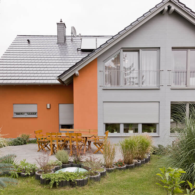 Aufsatzrolladen bei Einfamilienhaus