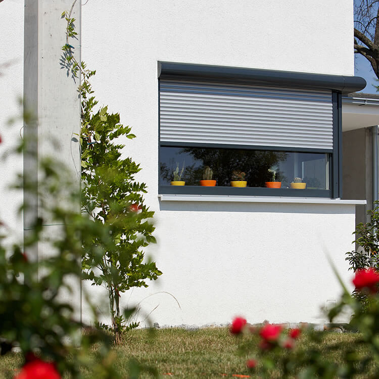 Eckfenster mit Rolladen