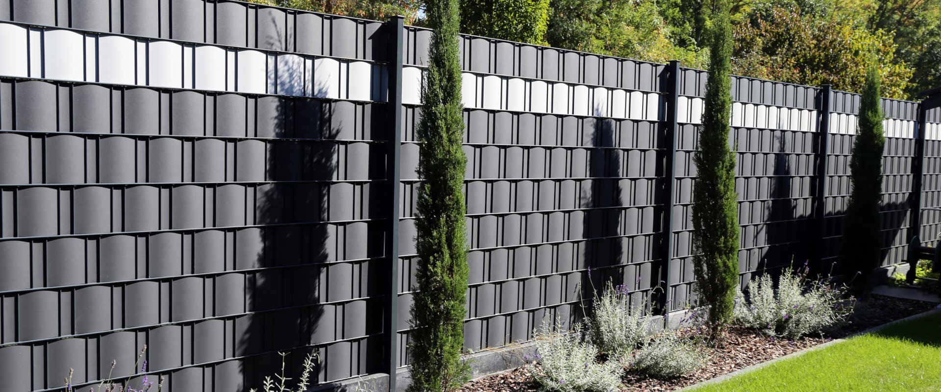 Doppelstabmattenzaun mit Sichtschutz Doppelstabmattenzaun mit Sichtschutz